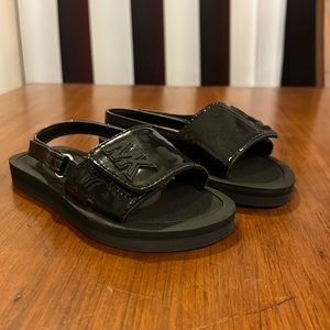 Michael Kors Eli T Slides Sandals shoes new Girls Toddlers Size 10